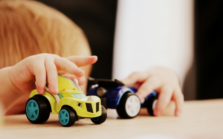 kids playing toys